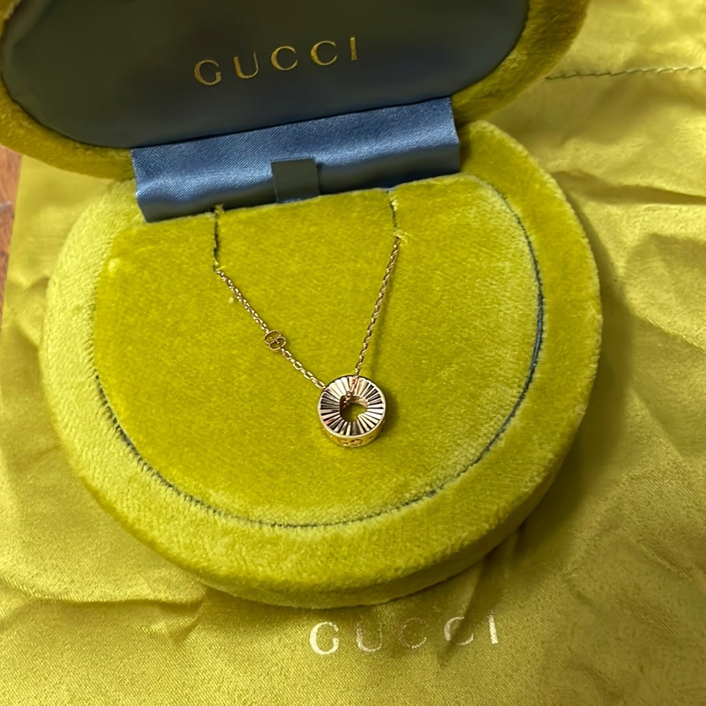 New with Tag Authentic Gucci Icon 18kt Heart Necklace Rose Gold YBB72937300100U